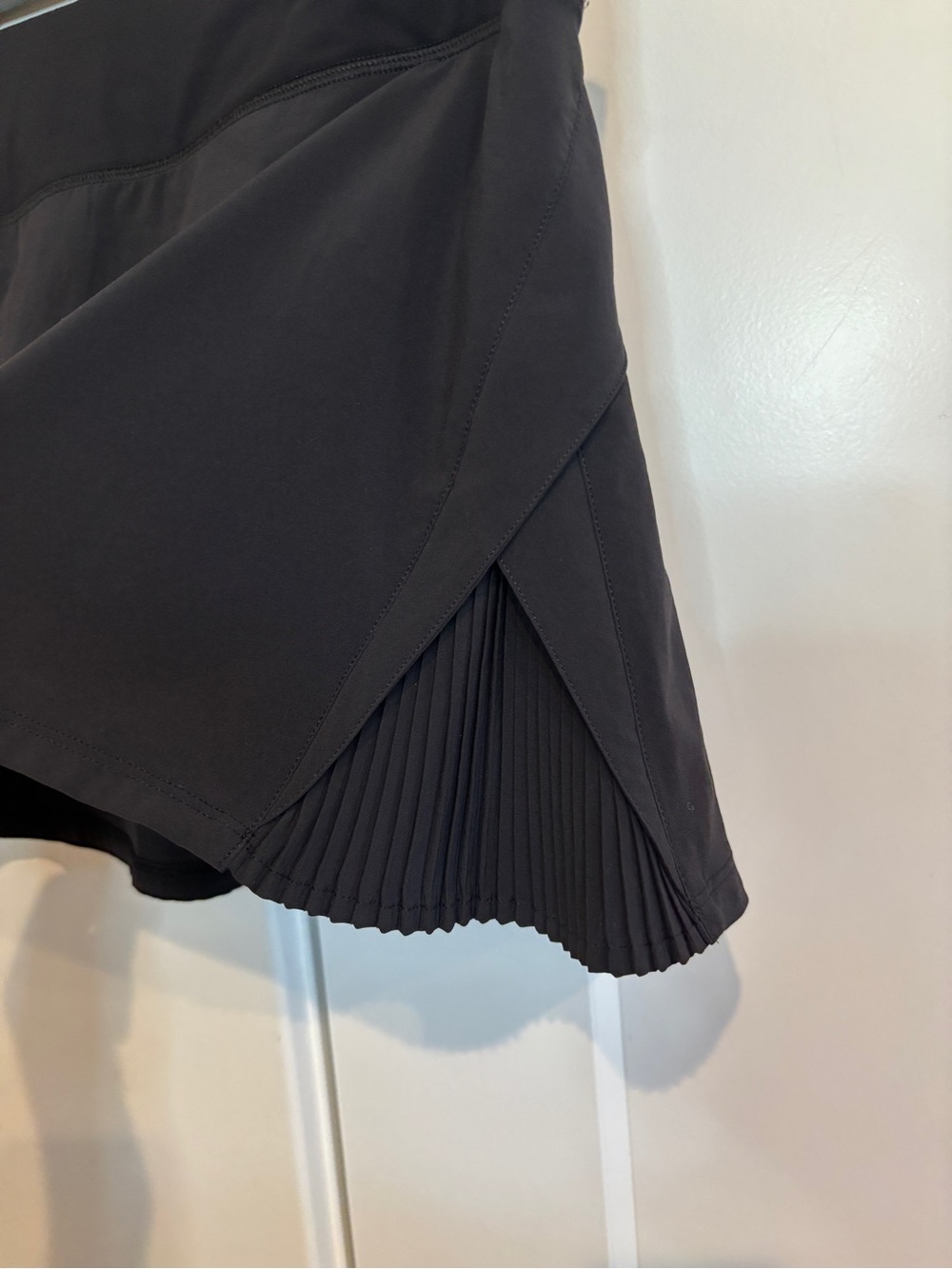 lululemon athletica Playoff Pleats Black 13” Athletic Skirt. Size 4 - Picture 5 of 11